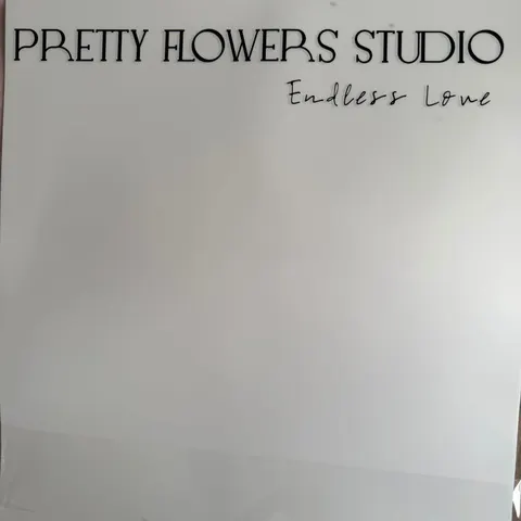 Papel con diseño: texto Pretty Flowers Studio