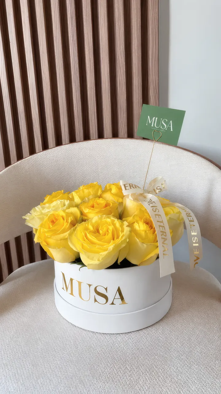 Box Majestad: doce rosas amarillas en caja redonda blanca MUSA
