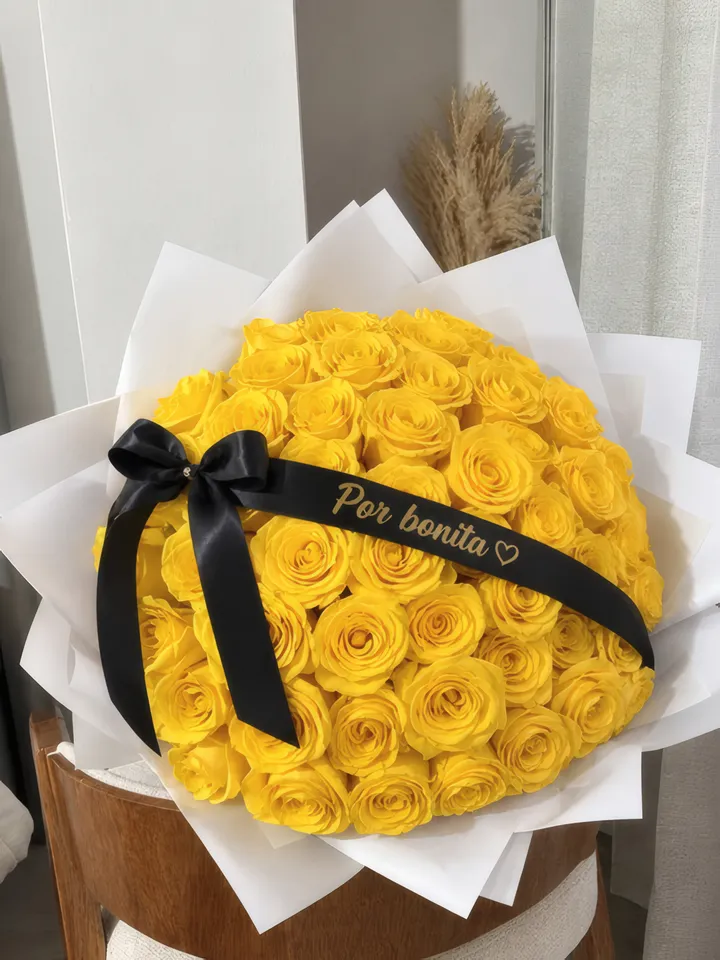 Ramo Princesa: cincuenta rosas amarillas con lazo negro